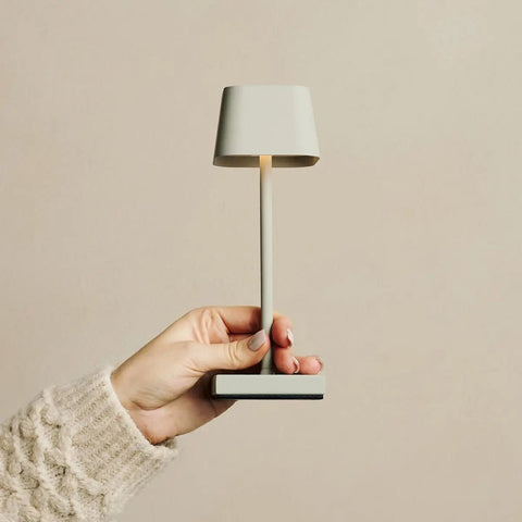 Sarphati Mini Shadow Grey Grey Cordless Table Lamp Perfection pour l'industrie hôtelière - Rechargeable sans fil via Station de chargement, lampe dimmable et 3 modes légers