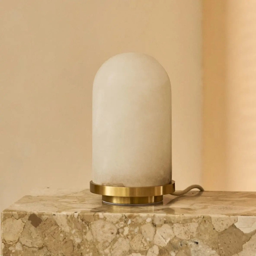 Lampe élégante en albâtre Mateo avec fond doré - Design élégant