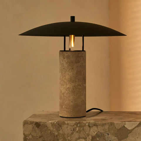 Lampe en travertin Nicolaas – Design élégant fait à la main avec métal et travertin