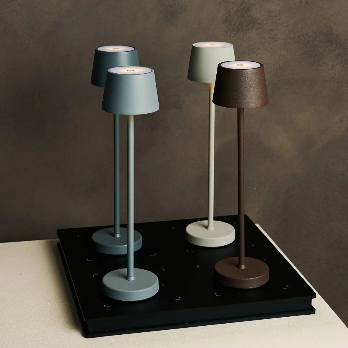 Combi set professionnel - 4 X Vondel Mini Shadow Grey Grey Rechargeable Table Lampes et 1 X Amstel Wireless Station Wireles