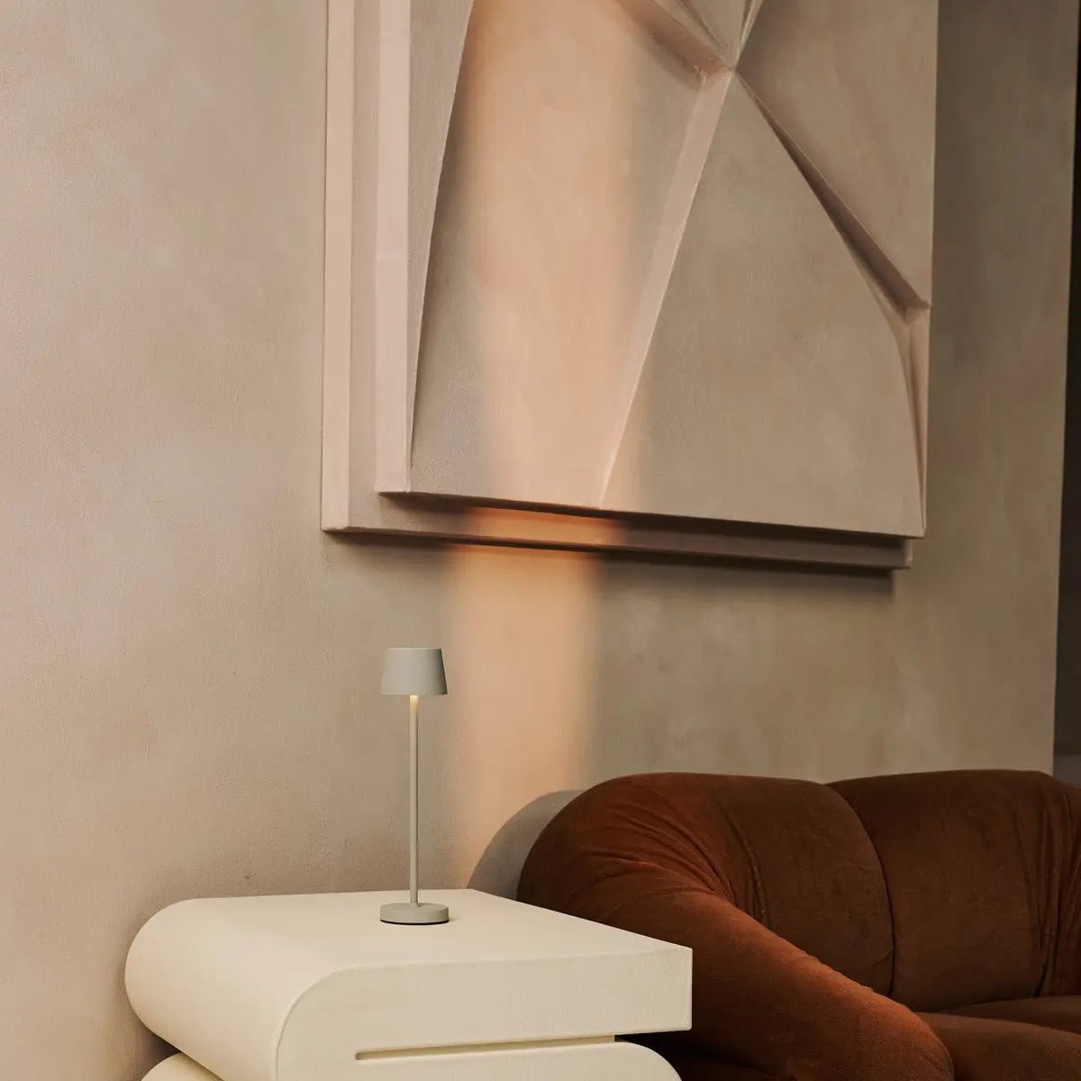 Combi Set Professional - 8 X Vondel Mini Shadow Grey Grey Rechargeable Table Lampes et 1 X Station centrale Station de charge sans fil avec Q1-Technology - Parfait pour les restaurants, l'hospitalité et les hôtels