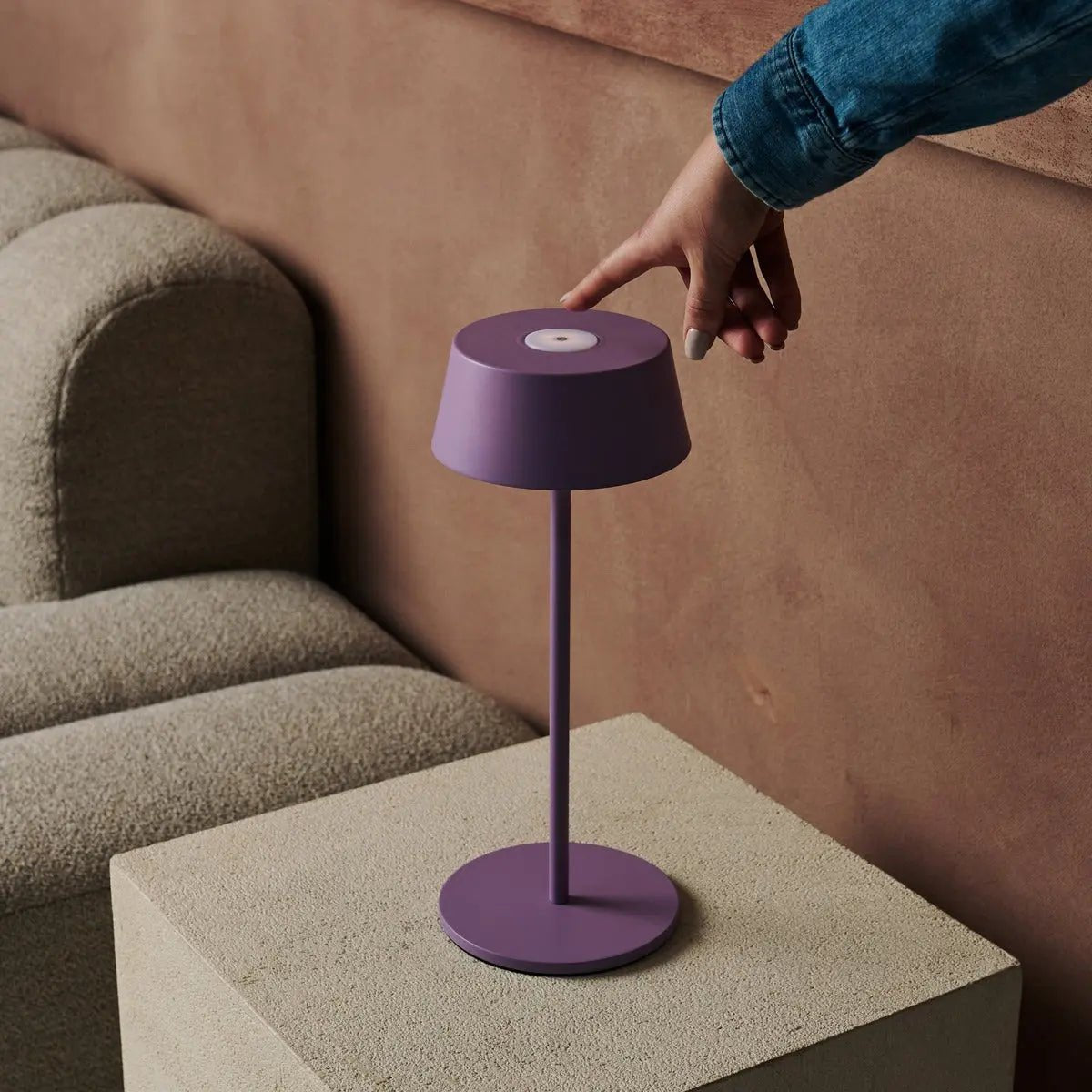 Hugo Violet Lila Lampe de table rechargeable - lampe élégante, dimmable et sans fil