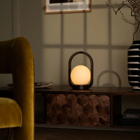 Lampe sans fil en bois marron foncé Skye | Conception rechargeable et variable