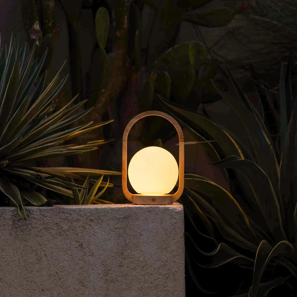 Lampe sans fil en bois marron clair Skye | Conception rechargeable et variable