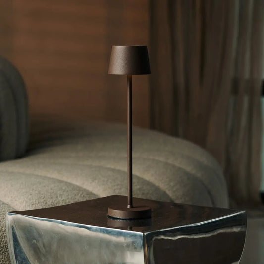 Vondel Mocha Brown Lampe rechargeable et sans fil parfaite pour l'industrie hôtelière - rechargeable sans fil via la station de charge