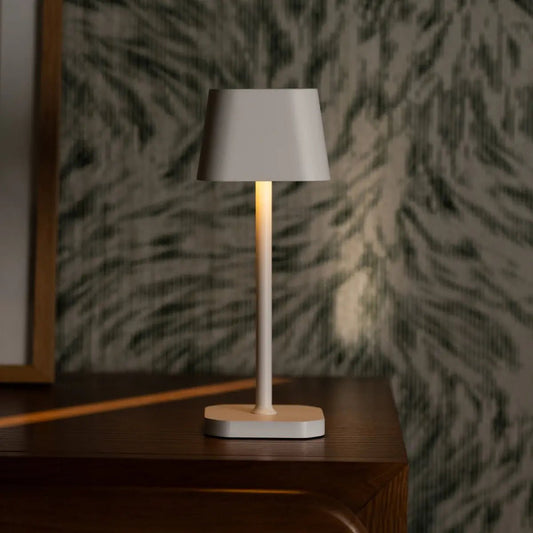 Lampe de table rechargeable Ava White – Éclairage élégant, sans fil et à intensité variable