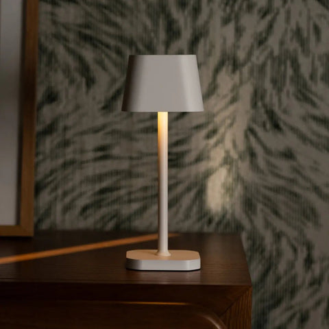 Lampe de table rechargeable Ava White – Éclairage élégant, sans fil et à intensité variable