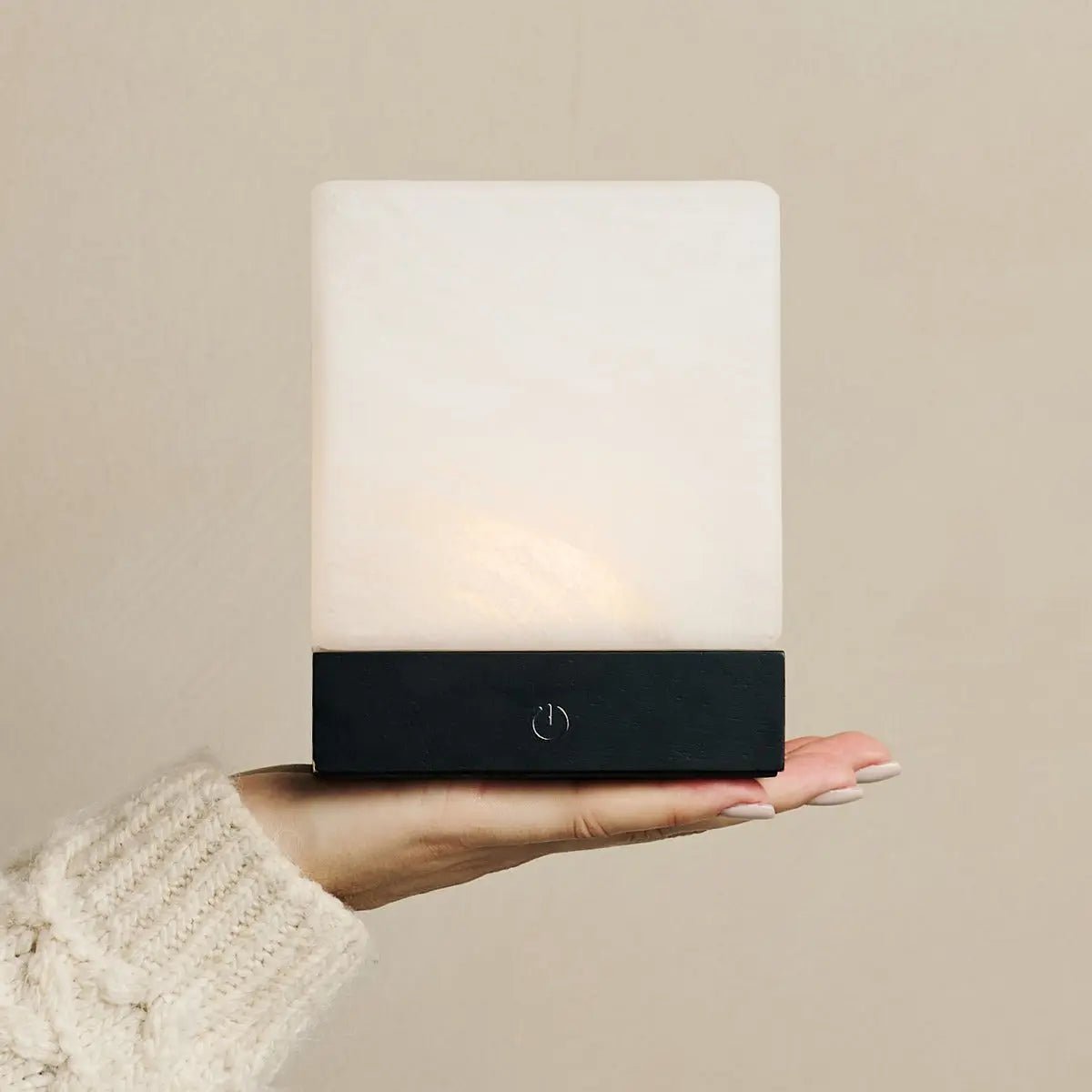 Lampe en bois sans fil noir "Yce" avec verre congelé - batterie rechargeable, dimmable, 100 heures