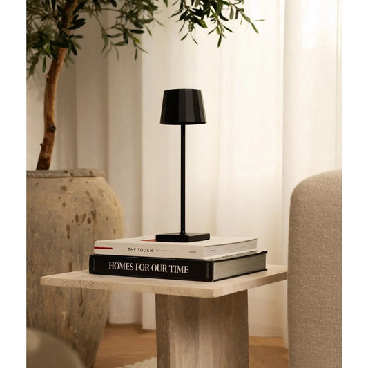 Lampe de table rechargeable en fer William Black – Batterie 120 heures, intensité variable, chargement USB-C