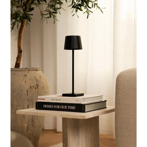 Lampe de table rechargeable en fer William Black – Batterie 120 heures, intensité variable, chargement USB-C