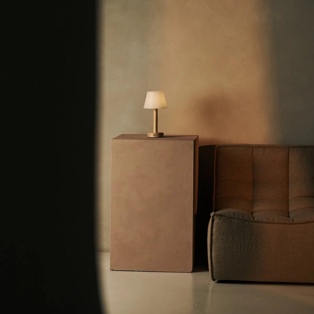 Lampe de table rechargeable en bois marron clair "Zoë" | Intensité variable, USB-C, batterie de 80 heures