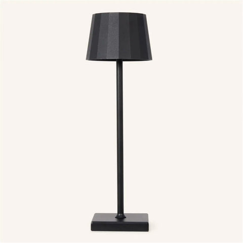 Lampe de table rechargeable en fer William Black – Batterie 120 heures, intensité variable, chargement USB-C