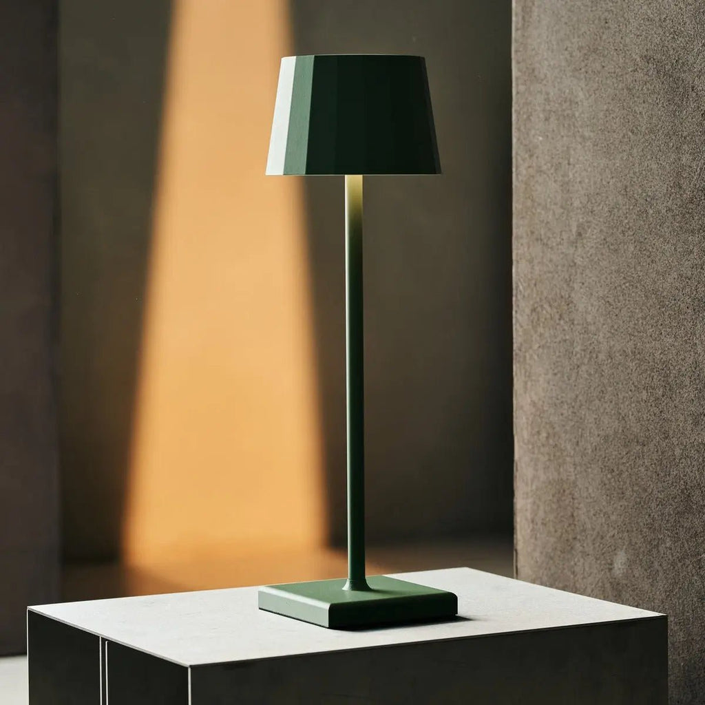 Wouter Sage Green Rechargeable Table Lampe - Charge sans fil, Dimmable, durée de vie de la batterie de 120 heures