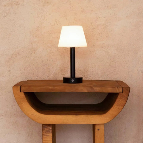 Lampe de table rechargeable en bois noir Zoë | Intensité variable et portable | Autonomie de la batterie de 80 heures