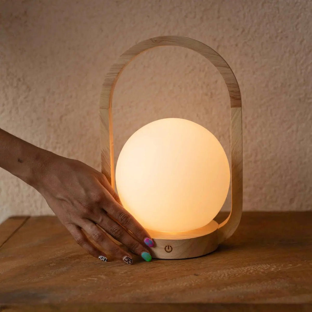 Lampe sans fil en bois marron clair Skye | Conception rechargeable et variable