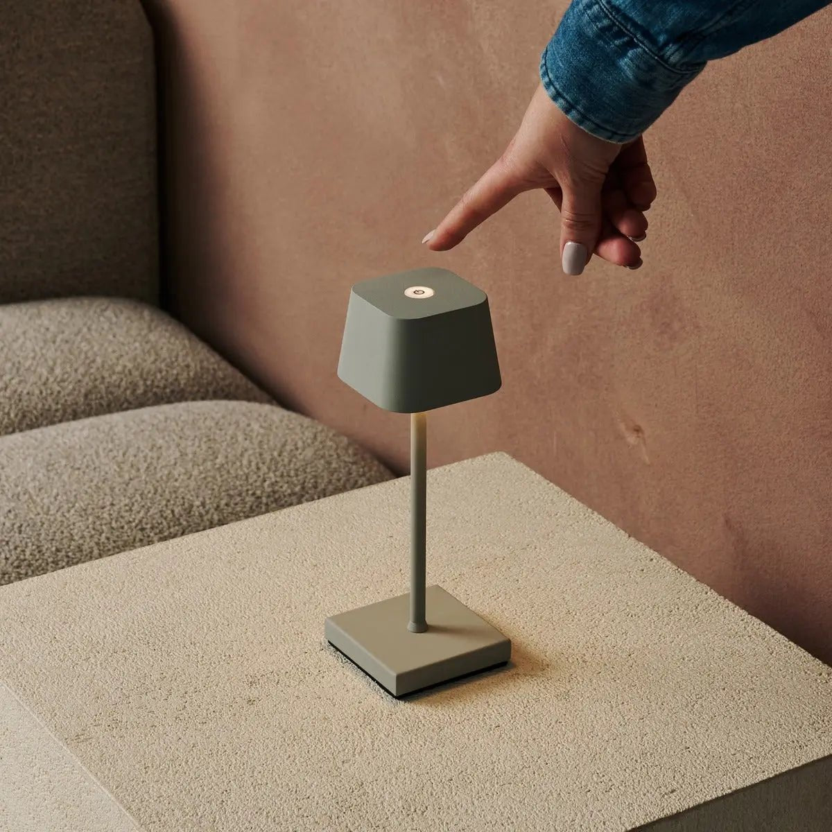 Sarphati Mini Shadow Grey Grey Cordless Table Lamp Perfection pour l'industrie hôtelière - Rechargeable sans fil via...