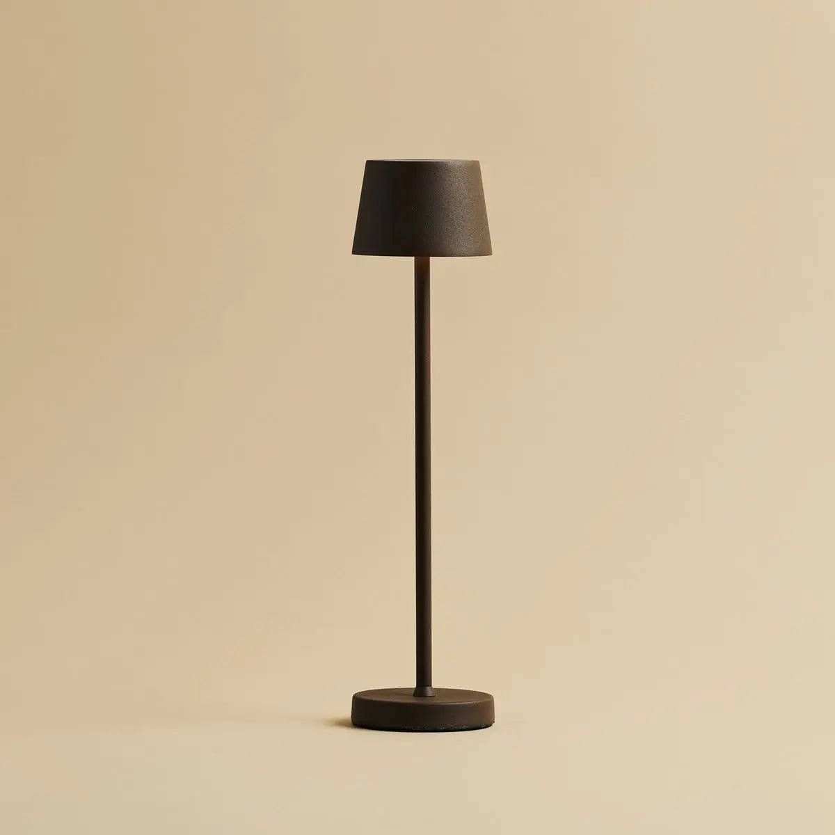 Vondel Mocha Brown Lampe rechargeable et sans fil parfaite pour l'industrie hôtelière - rechargeable sans fil via la station de charge