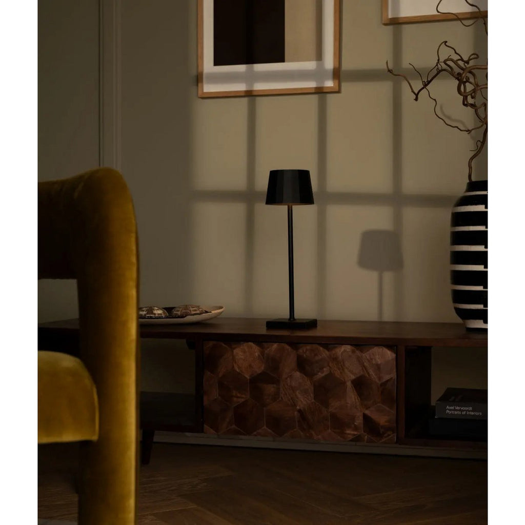 Lampe de table rechargeable en fer William Black – Batterie 120 heures, intensité variable, chargement USB-C