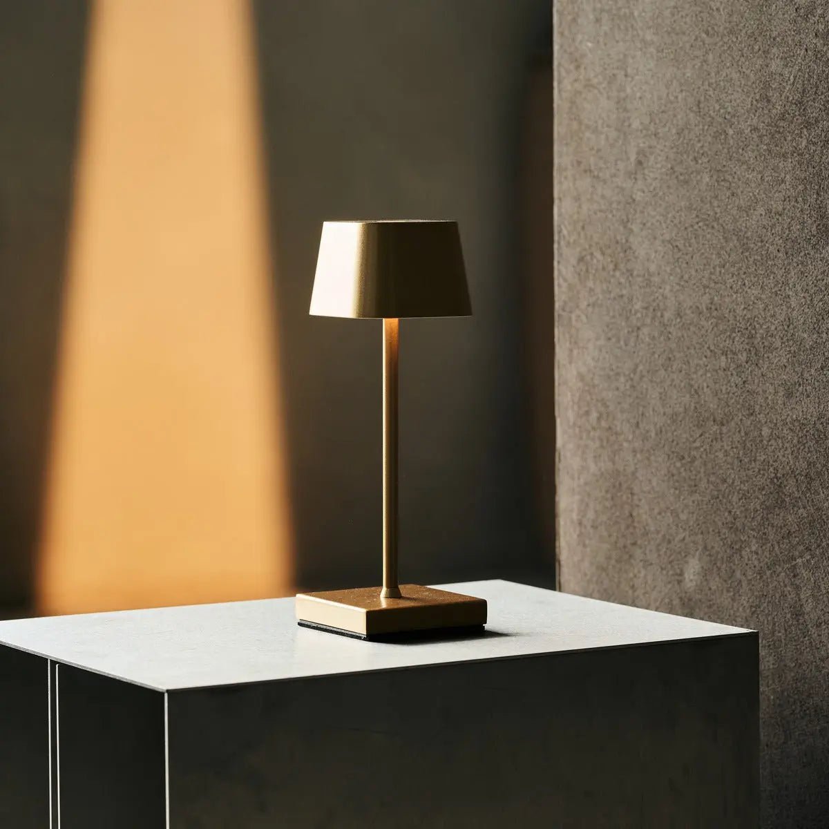 8× Sarphati Mini Gold — Pack lampes rechargeables hôtel Tavellio