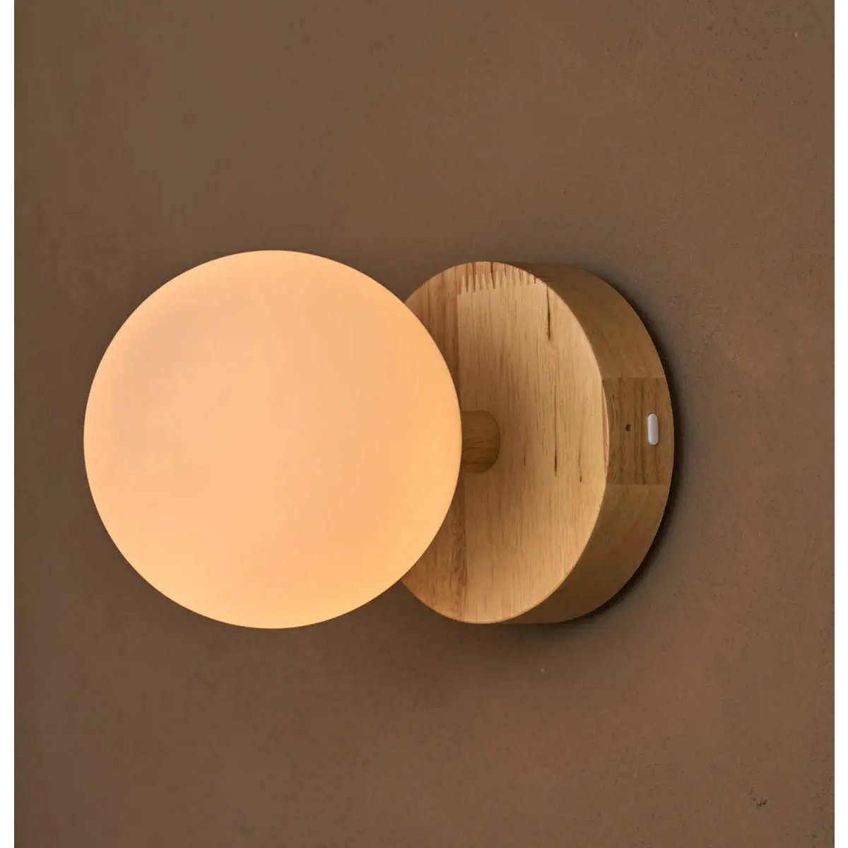 Richella Brown Light Wood & Glass Wall Light - Reccharteable et sans fil