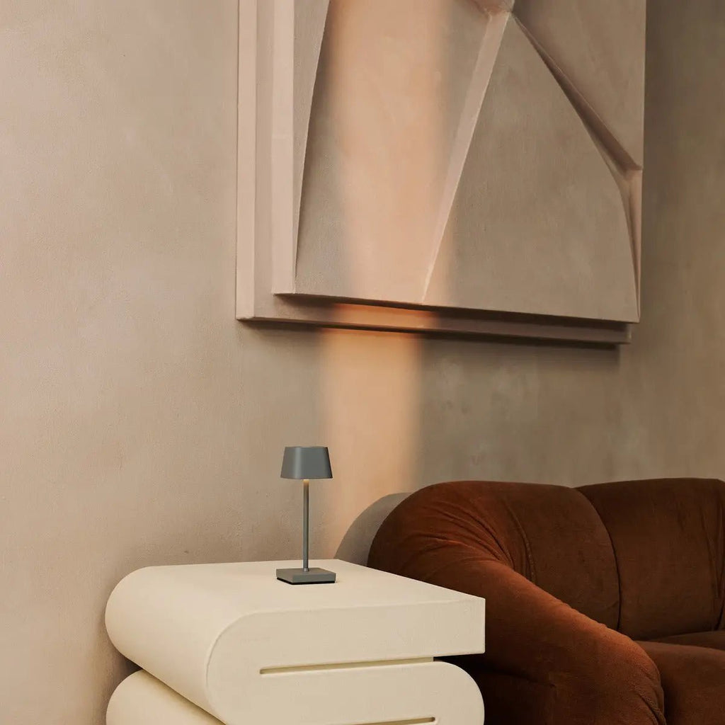 Sarphati Mini Mouse Grey Cordsless Table Lamp Perfection pour l'industrie hôtelière - Rechargeable sans fil via Station...