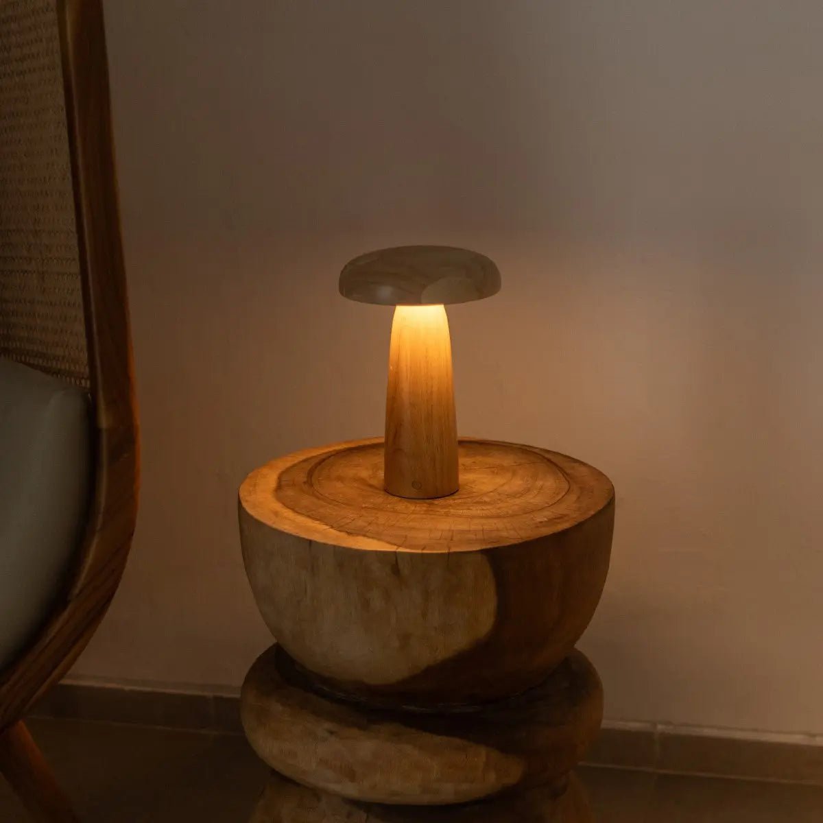 Lampe de table en bois Lennart – Éclairage rechargeable, à intensité variable et sans fil