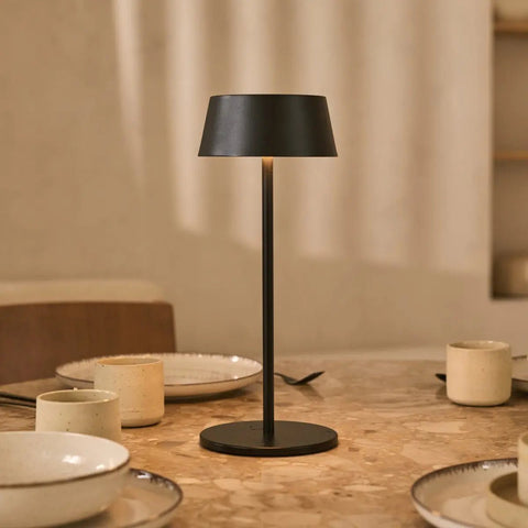 Lampe de table rechargeable Hugo Midnight Black - Intensité variable, élégante et sans fil