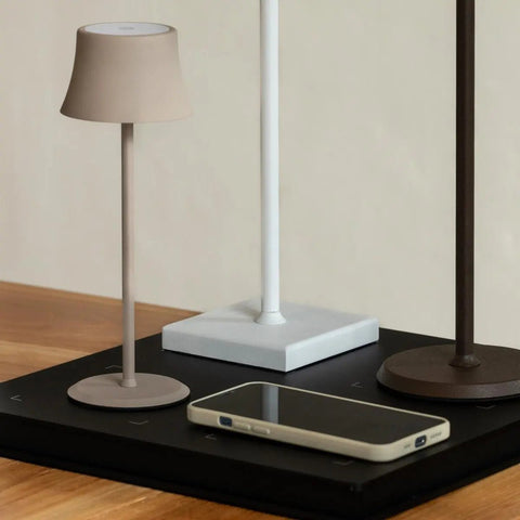 Sarphati Mini Shadow Grey Grey Cordless Table Lamp Perfection pour l'industrie hôtelière - Rechargeable sans fil via Station de chargement, lampe dimmable et 3 modes légers