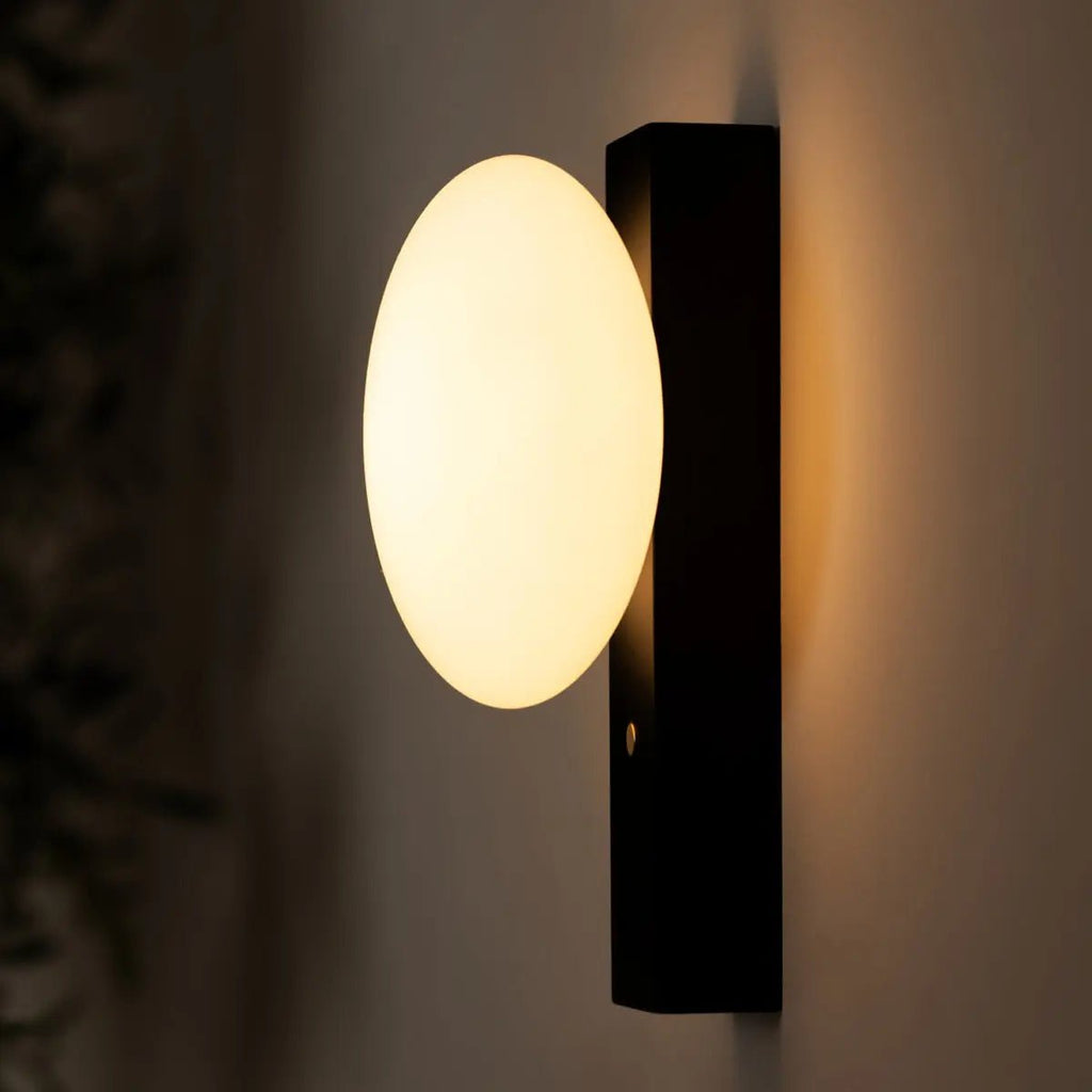 Applique murale en bois sans fil Matthew Black – rechargeable et variable