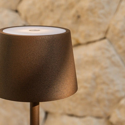 Vondel Mocha Brown Lampe rechargeable et sans fil parfaite pour l'industrie hôtelière - rechargeable sans fil via la station de charge