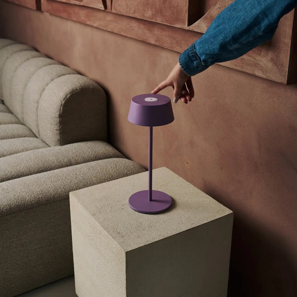 Hugo Violet Lila Lampe de table rechargeable - lampe élégante, dimmable et sans fil