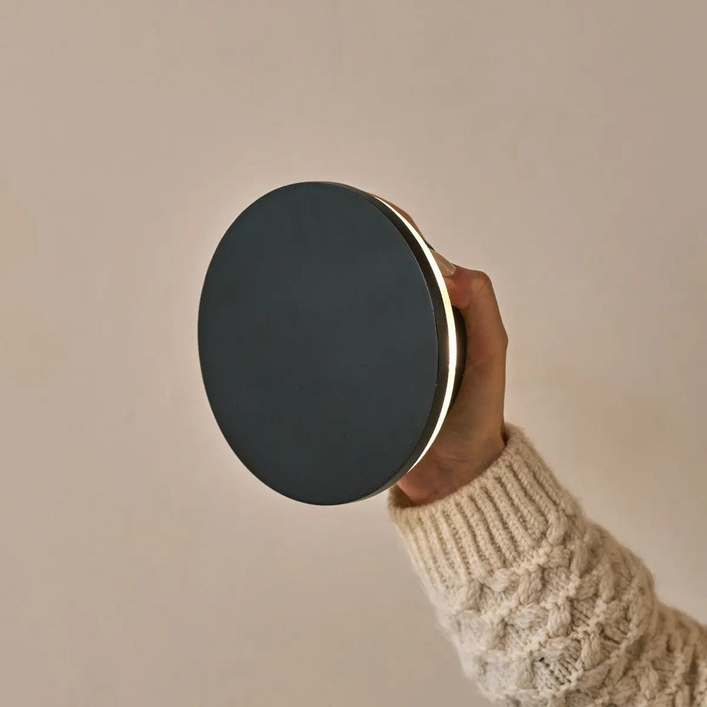 Lou Black Cordless Wall Light - rechargeable et dimmable avec contrôle tactile - Lumière chaude de 2700k